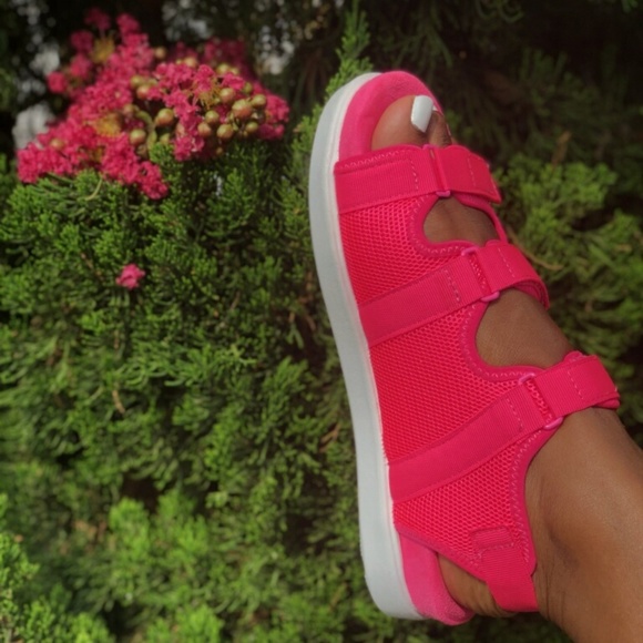 Women's Bright Pink Mesh Sandals. - Picture 2 of 4